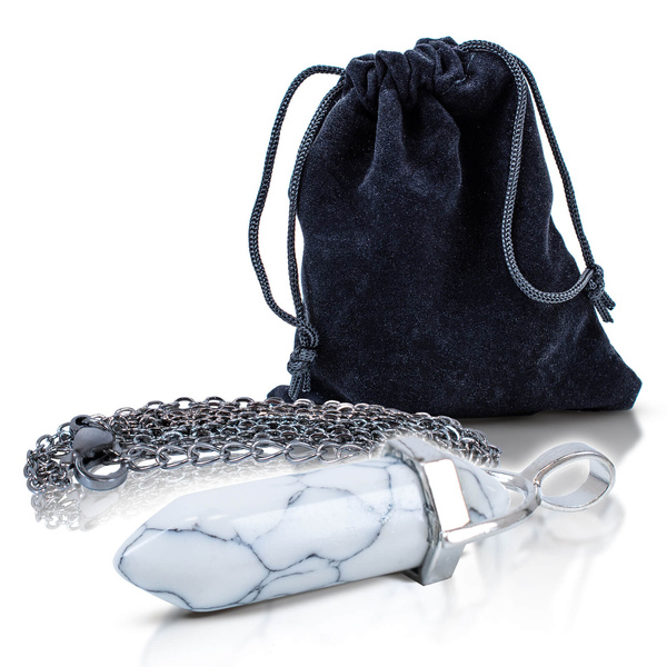Pendentif en turquoise blanche dans un sachet + chaîne