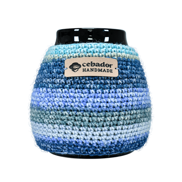 Petit pull au crochet Dolores sur une calebasse