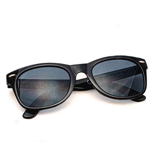 Lunettes de soleil avec le logo MateMundo.