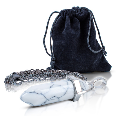 Pendentif en turquoise blanche dans un sachet + chaîne