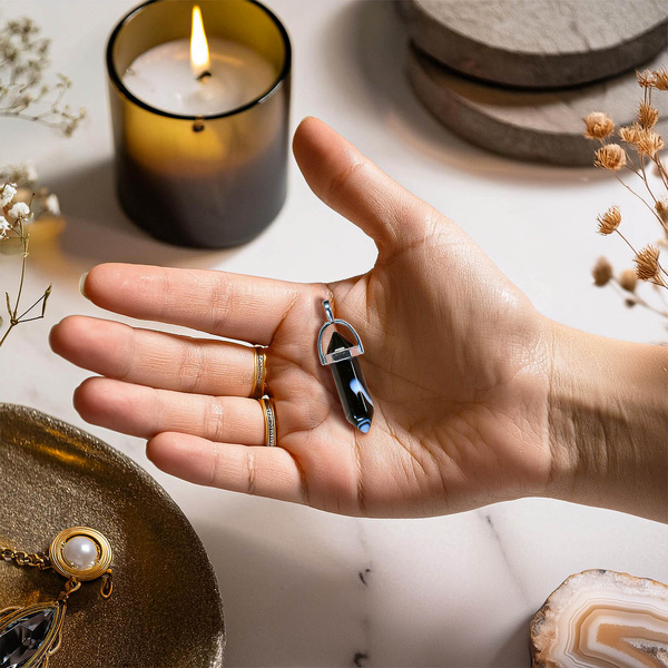 Pendentif en agate noire dans un sachet + chaîne